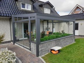 Terrassenüberdachung mit Glasschiebetür