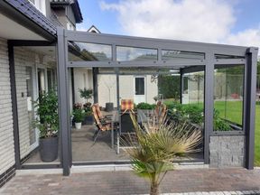 Terrassenüberdachung mit Glasschiebetür